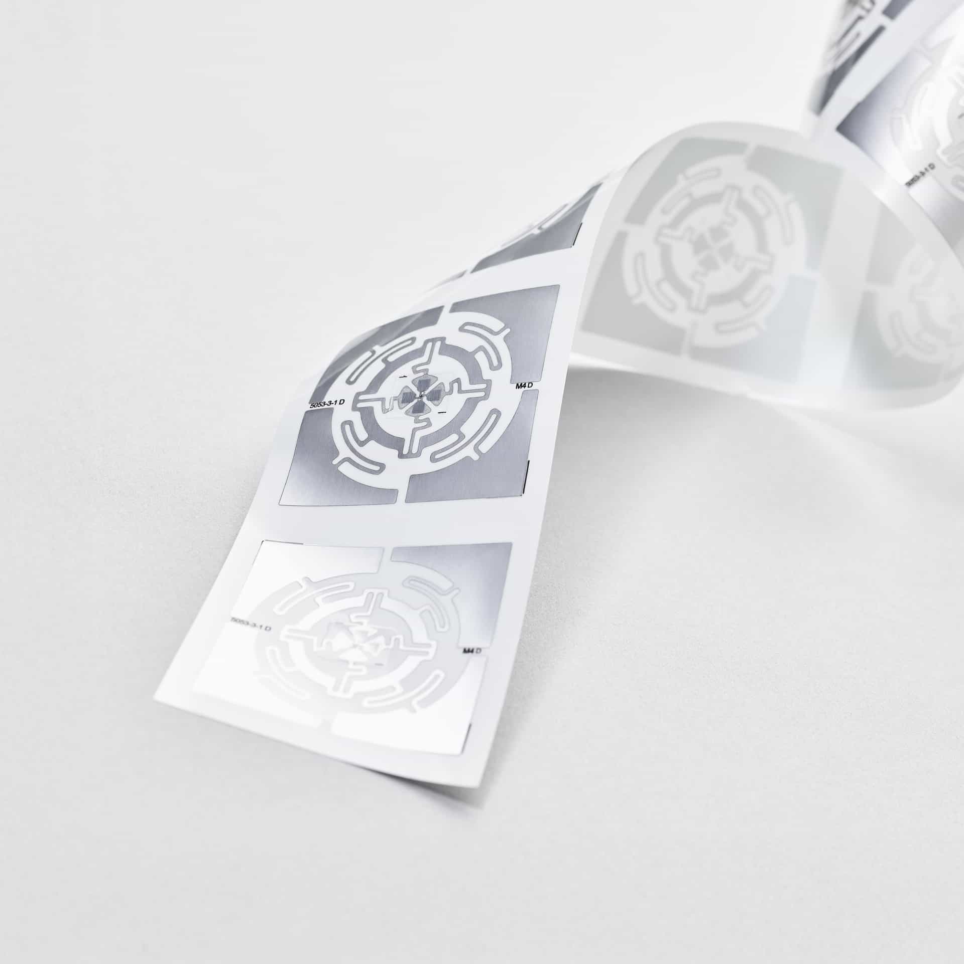 ad-lpm-cpg-rfid-inlay-macro-grey-studio
