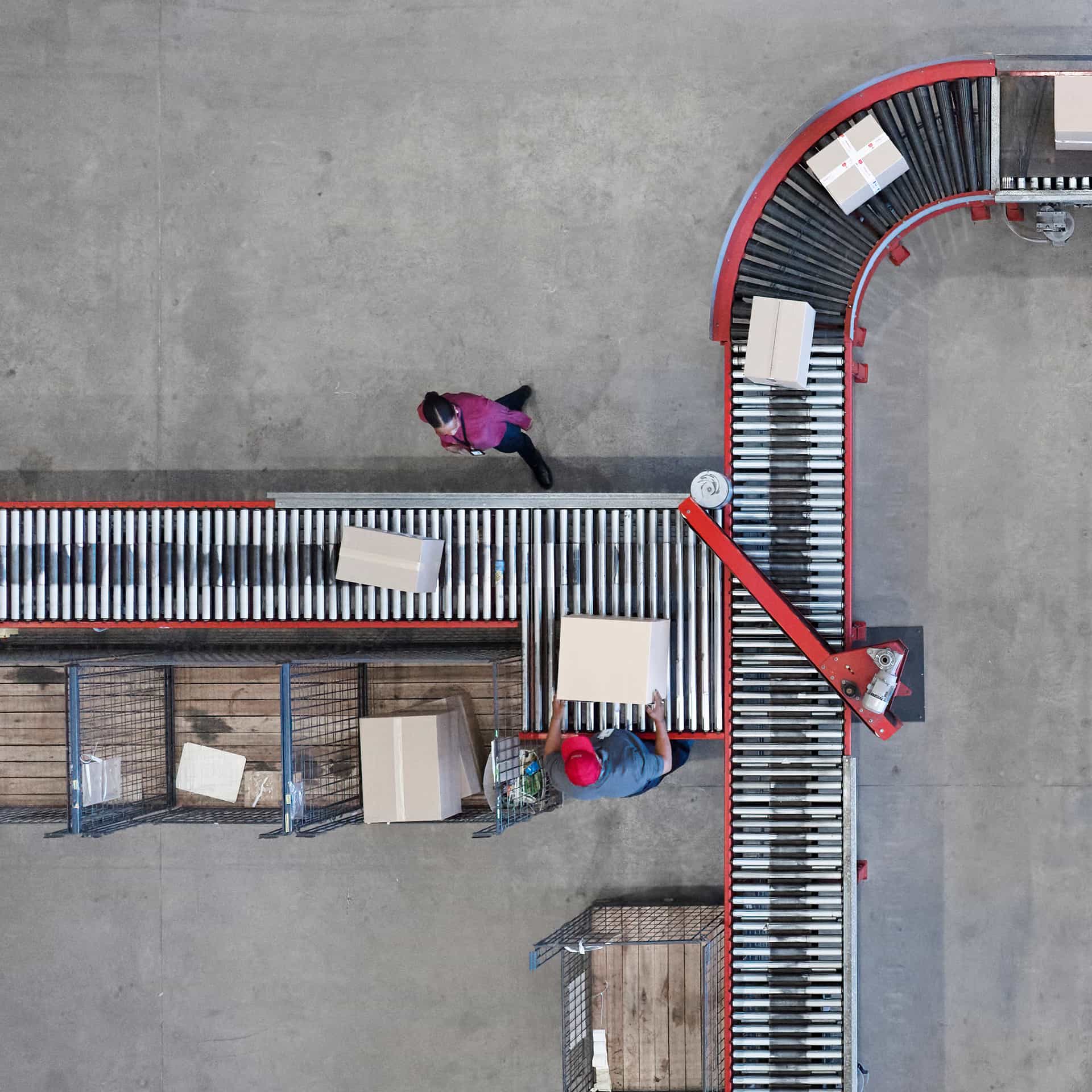 ad-lpm-cpg-supply-chain-factory-logistics-conveyor-belt-aerial-xl-thumbnail-gy2201019524