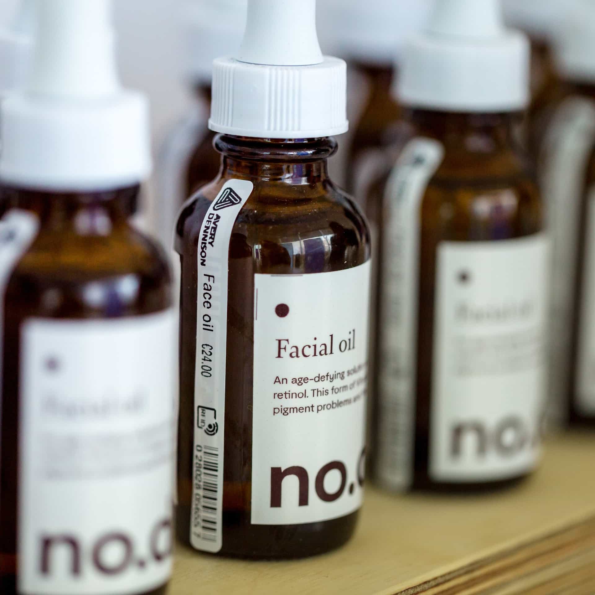ad-lpm-cpg-beauty-bottles-facial-oil-macro-thumbnail