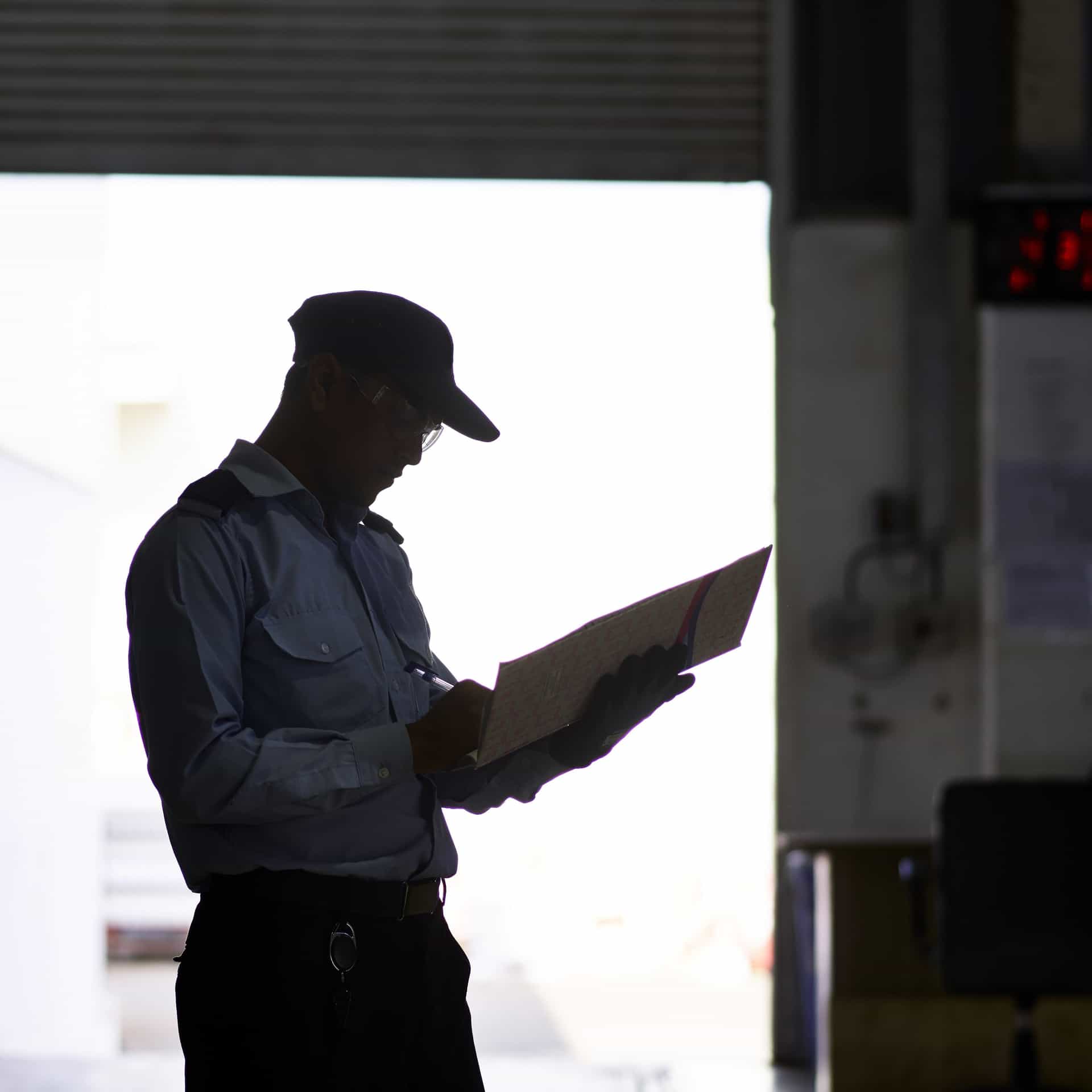 ad-lpm-cpg-silhoutte-man-warehouse-clipboard-documents