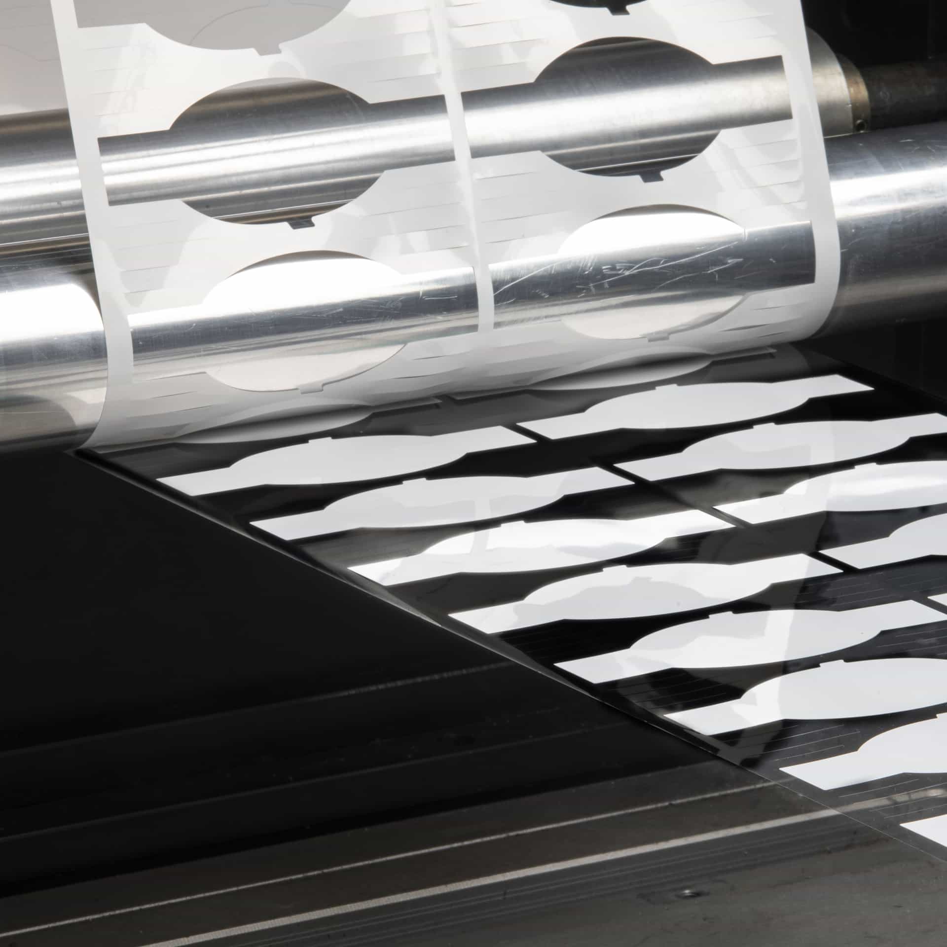 ad-lpm-cpg-liner-recycling-pet-liner-on-machine-close-up