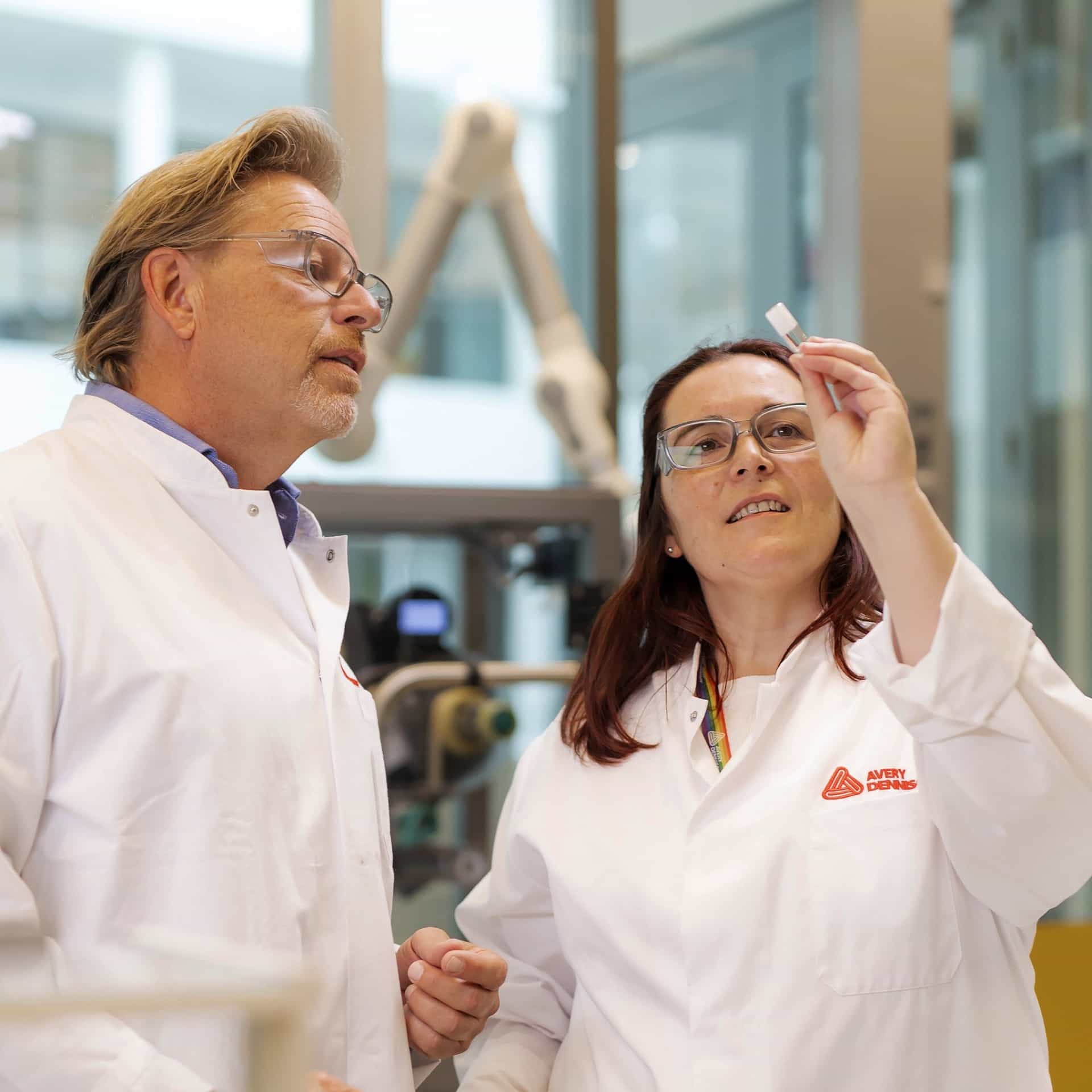 ad-lpm-cpg-experts-in-lab-checking-small-label-thumbnail