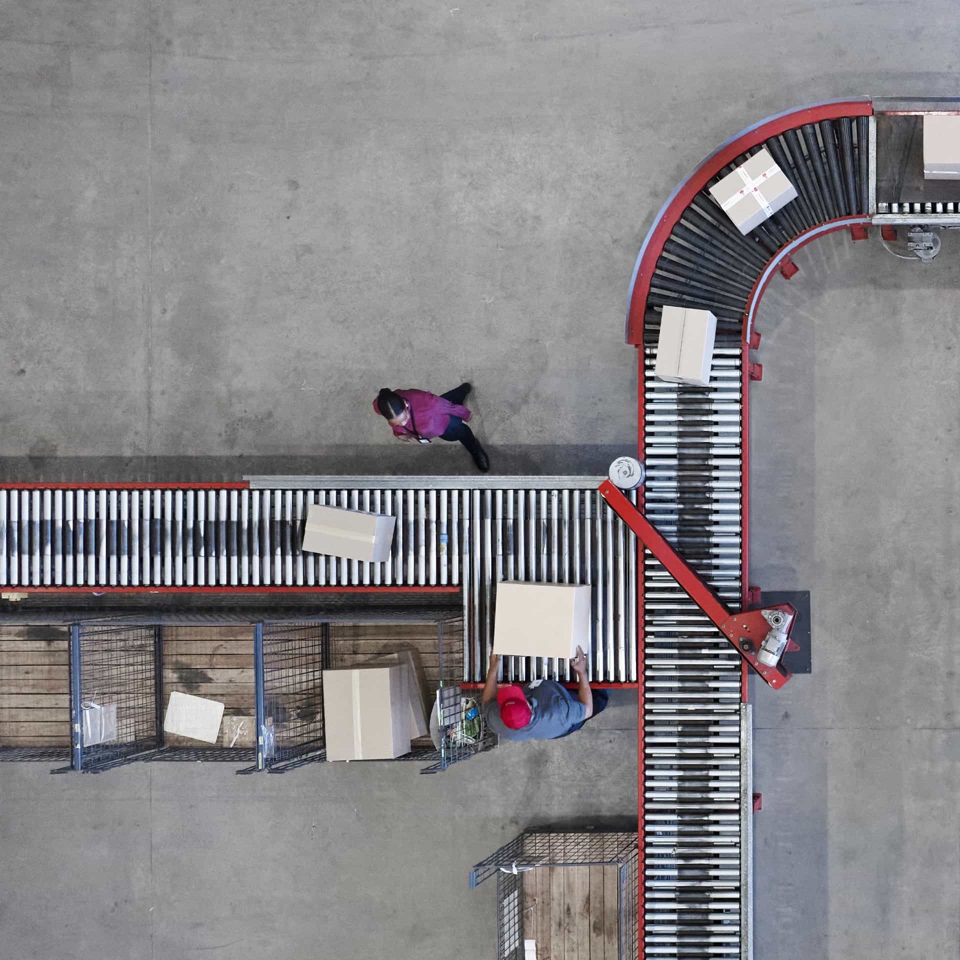 ad-lpm-cpg-supply-chain-factory-logistics-conveyor-belt-aerial-thumbnail-gy2201019524