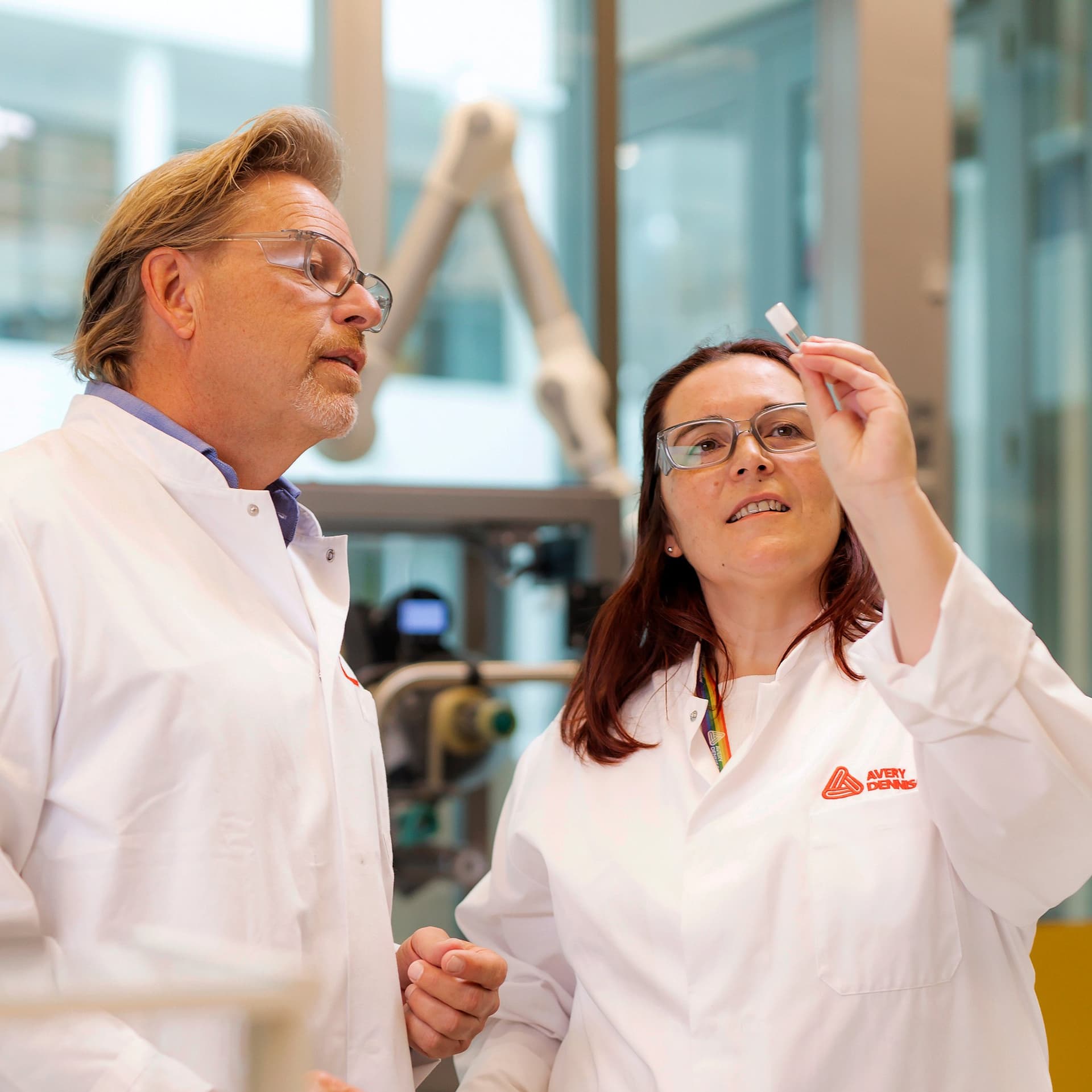 ad-lpm-cpg-experts-in-lab-checking-small-label