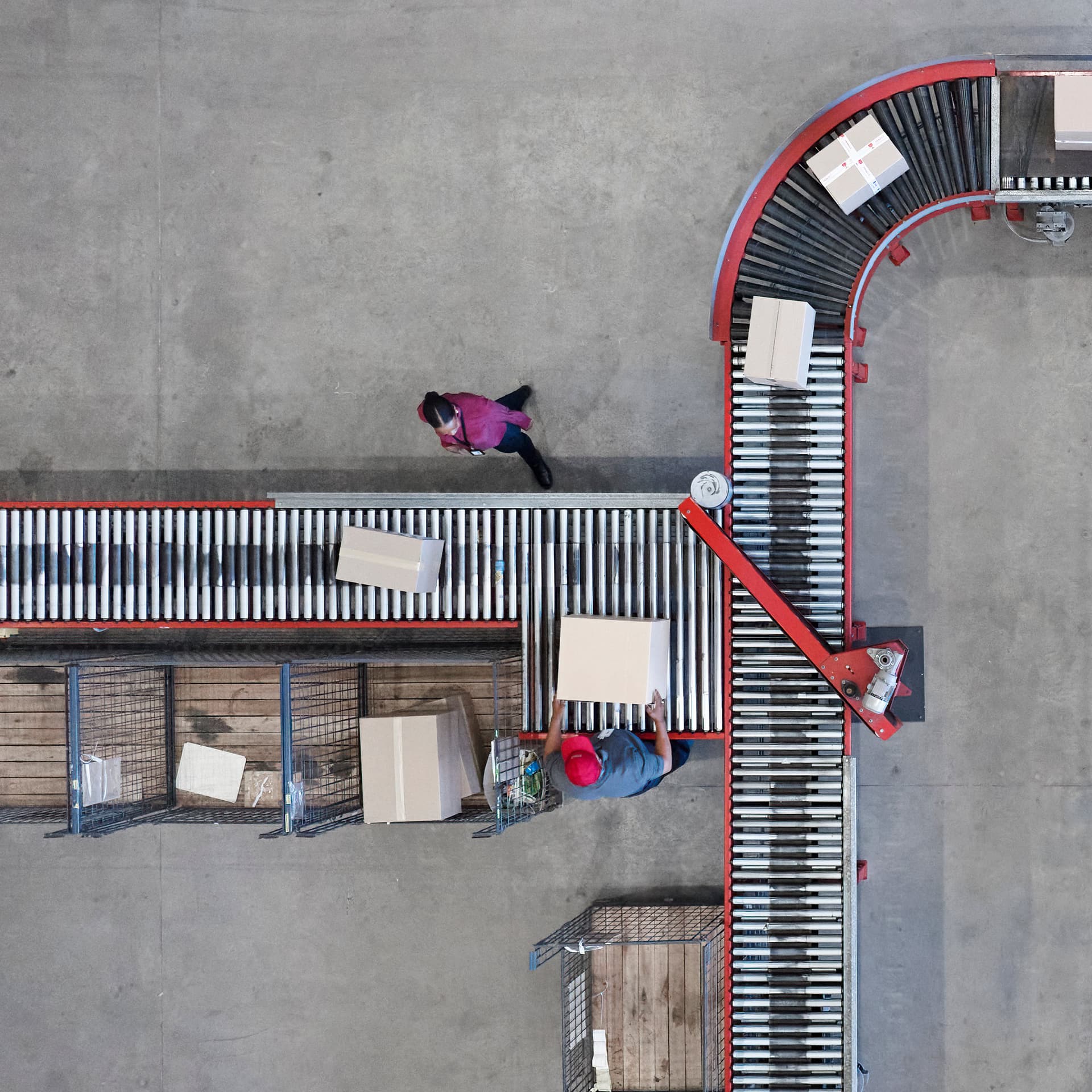 ad-lpm-cpg-supply-chain-factory-logistics-conveyor-belt-aerial-xl-thumbnail-gy2201019524