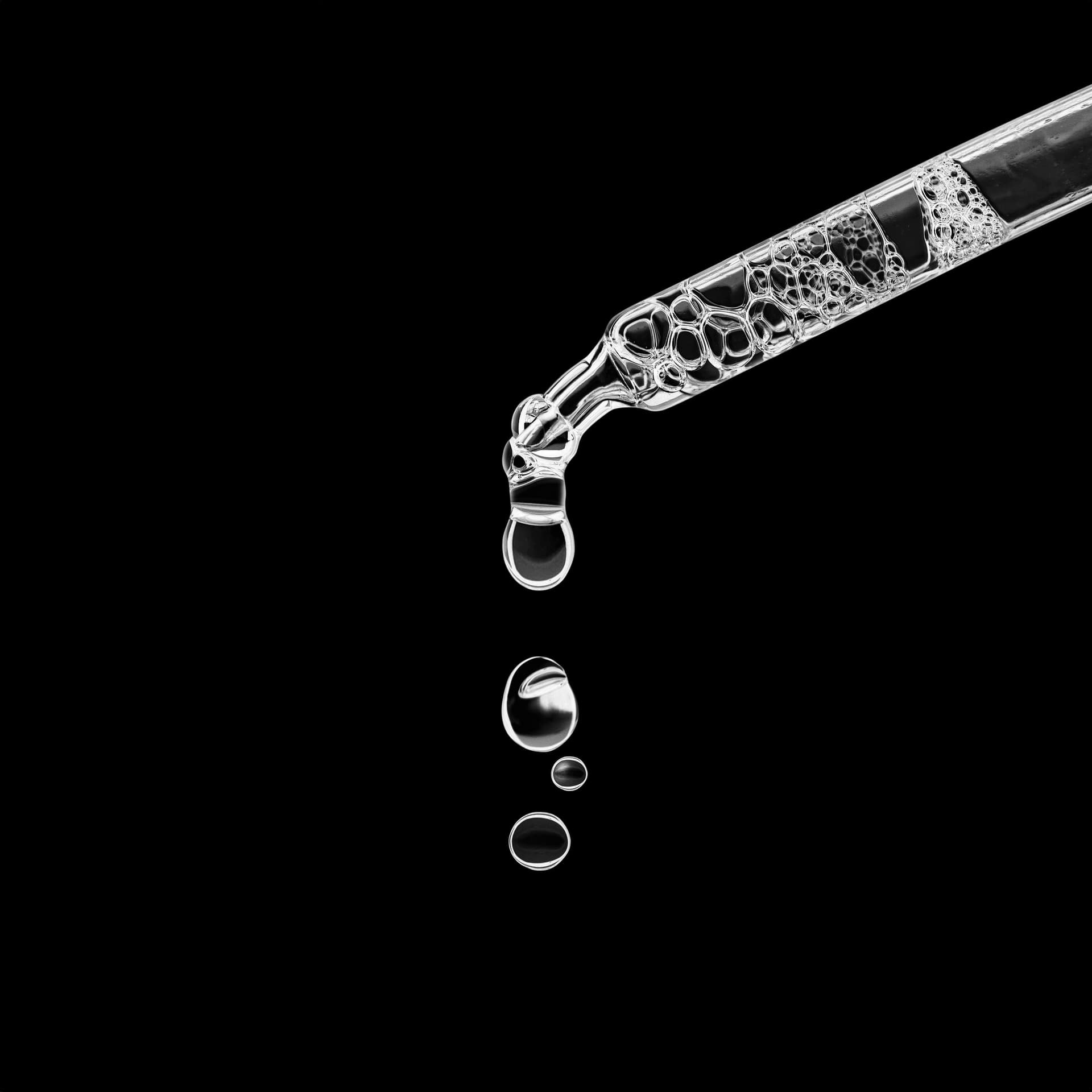 ad-lpm-cpg-adhesive-liquid-drops-from-pippette-macro-thumbnail-ab604670477