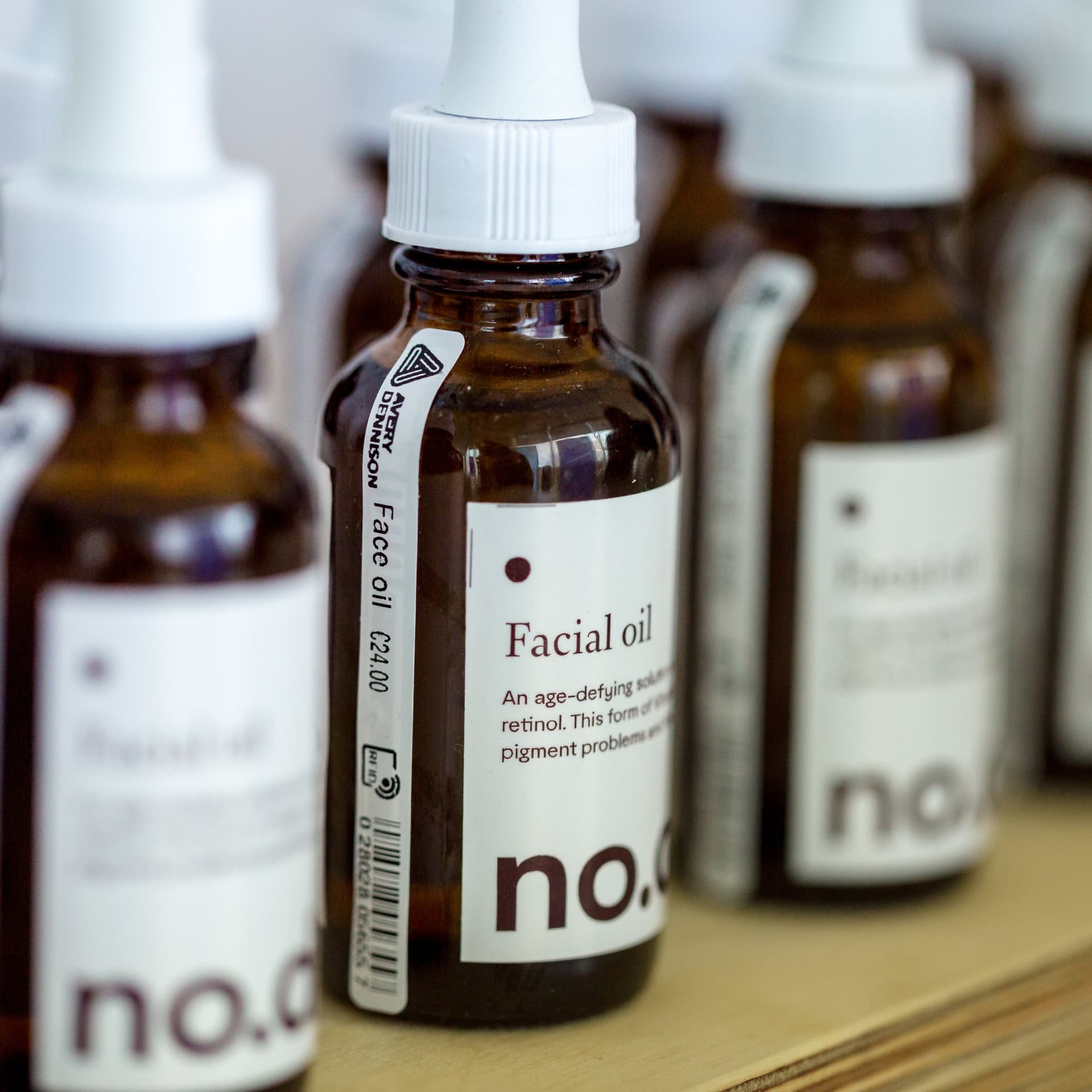 ad-lpm-cpg-beauty-bottles-facial-oil-macro-thumbnail