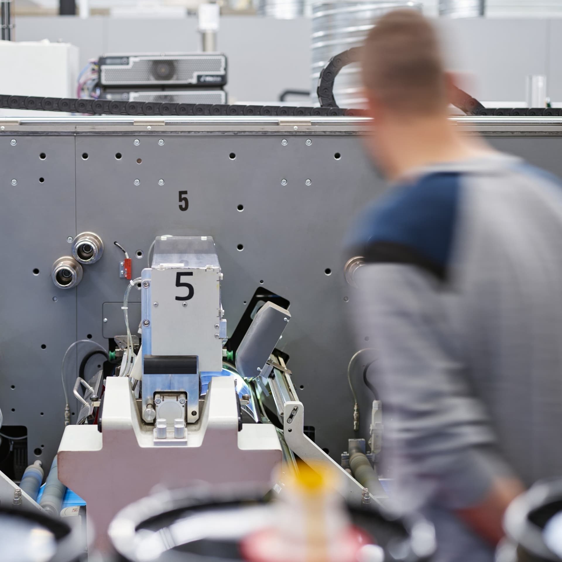 ad-lpm-cpg-man-and-printing-machine-converter-linerless