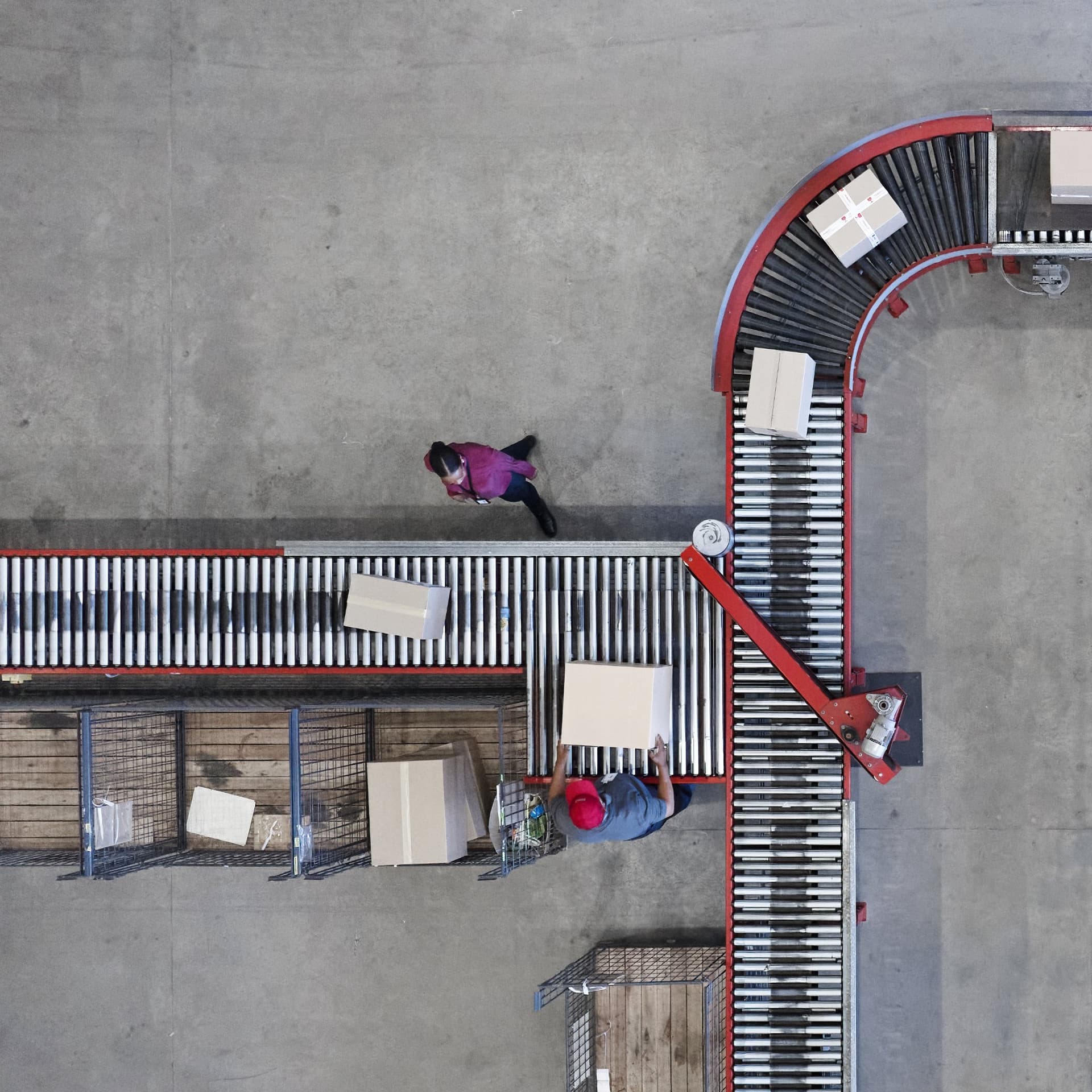 ad-lpm-cpg-supply-chain-factory-logistics-conveyor-belt-aerial-thumbnail-gy2201019524