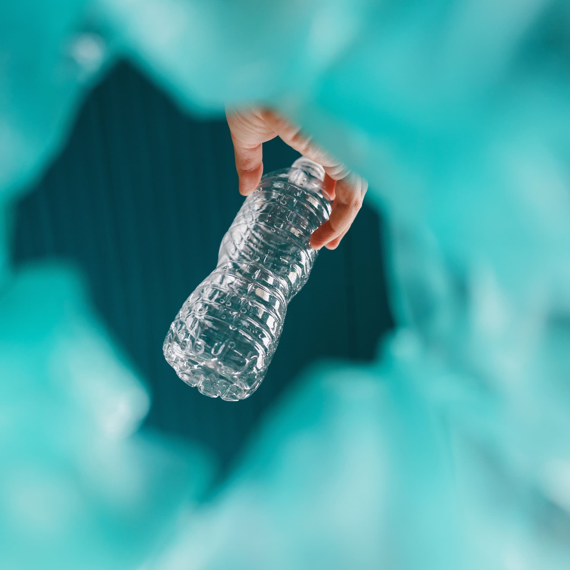 ad-lpm-cpg-pet-water-bottle-recycling-bin-xl-thumbnail-sty4413365
