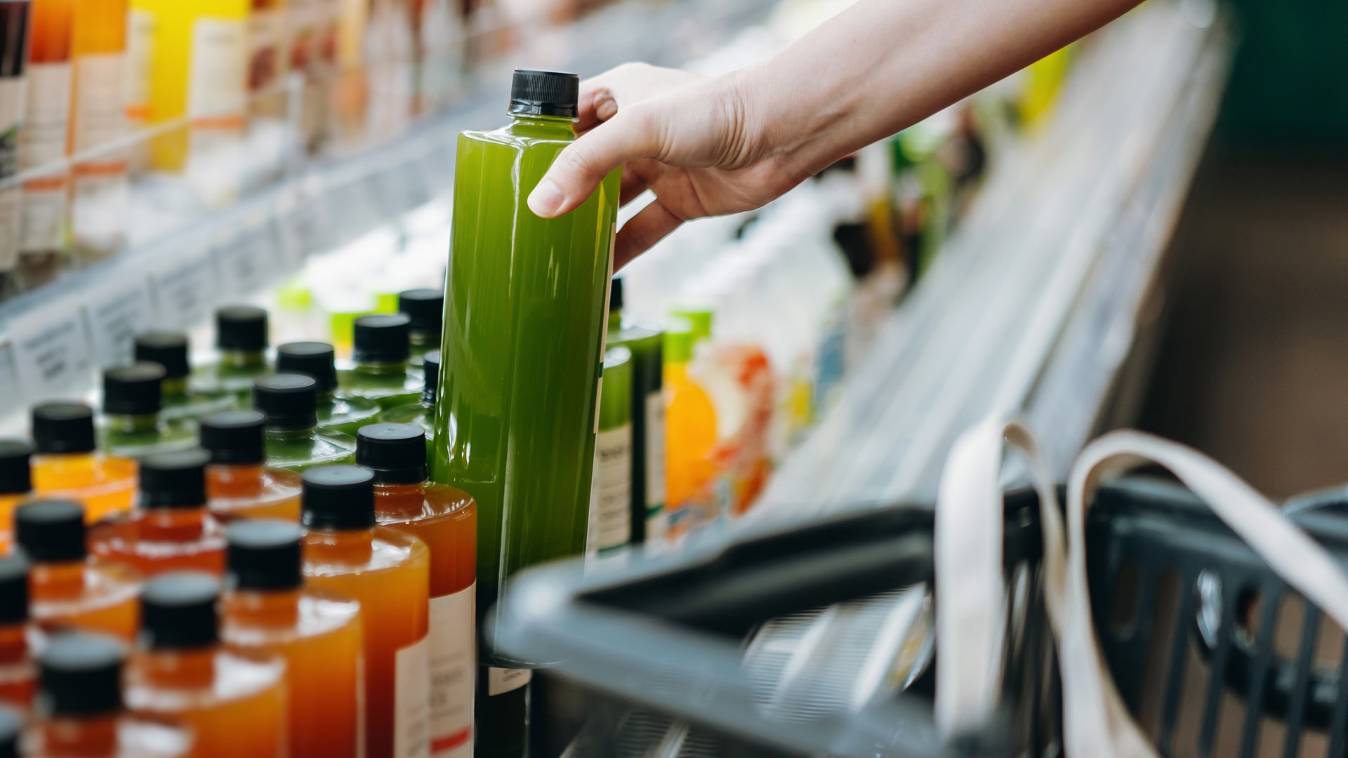 ad-lpm-cpg-supermarket-juice-bottles-in-refridgerator-gy1225943731