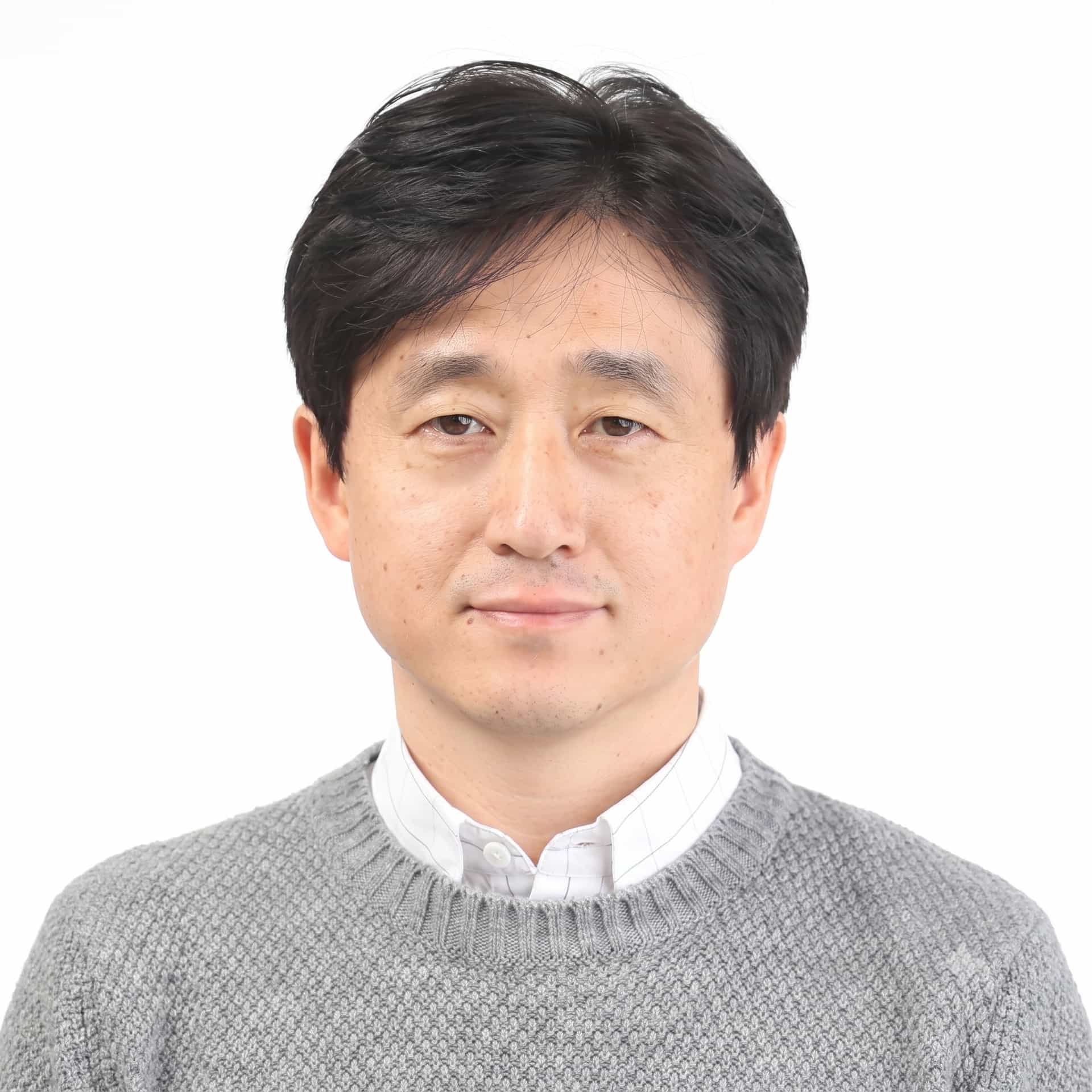 Kyoo Woon Lee