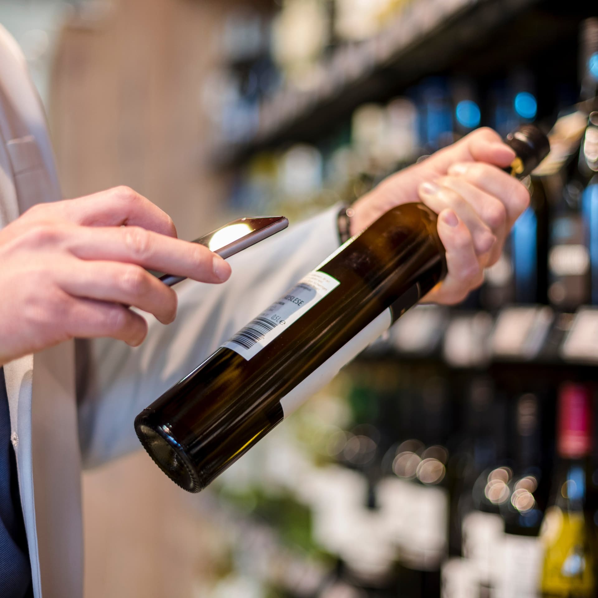 ad-lpm-cpg-rfid-wine-spirits-bottle-traceability-scan-in-store-thumbnail-ab462712305