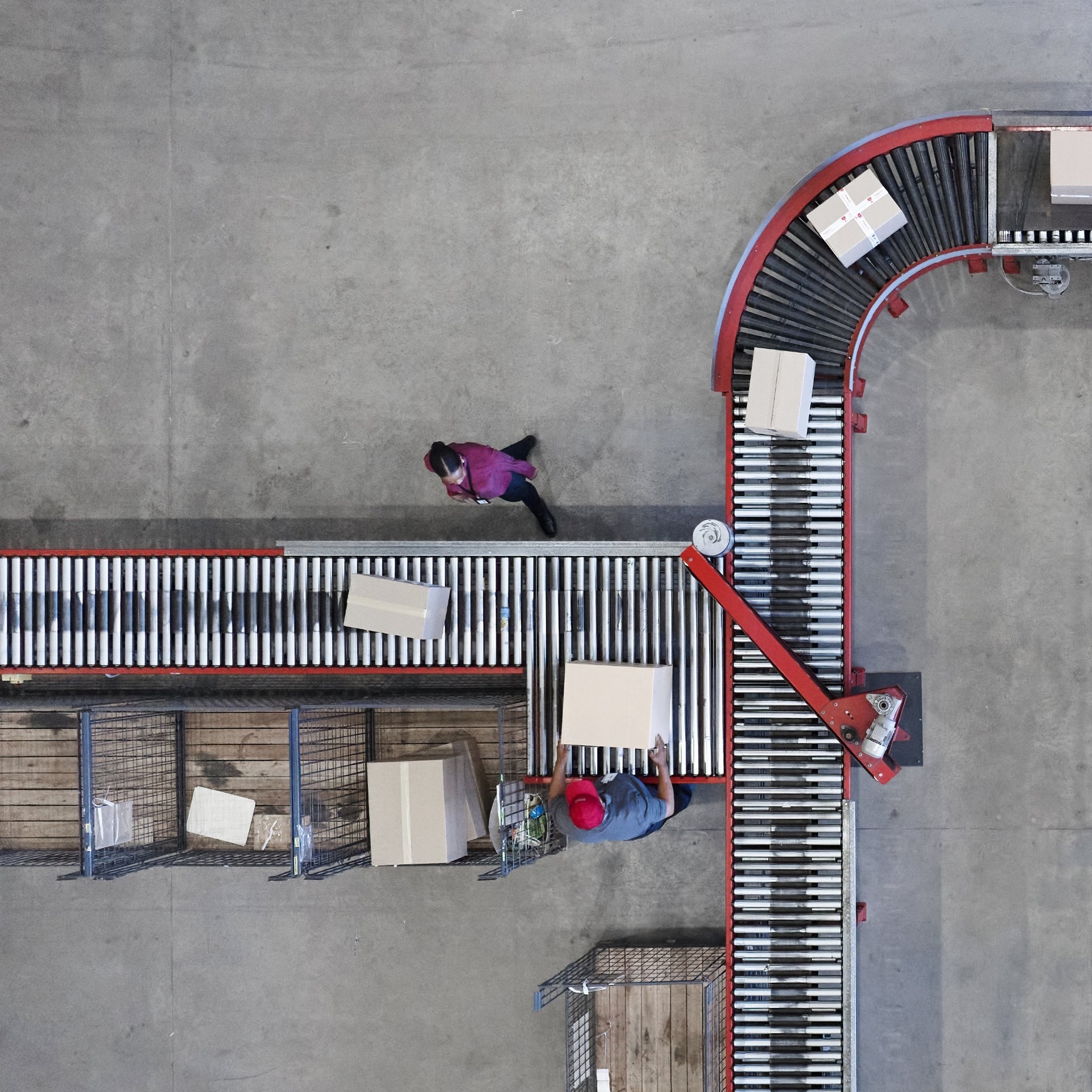 ad-lpm-cpg-supply-chain-factory-logistics-conveyor-belt-aerial-thumbnail-gy2201019524