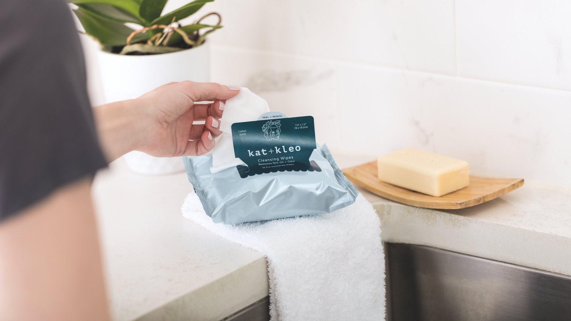 ad-lpm-cpg-flexible-packaging-cleansing-wipes