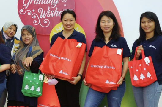 Avery Dennison employees volunteer at Granting Wishes event.