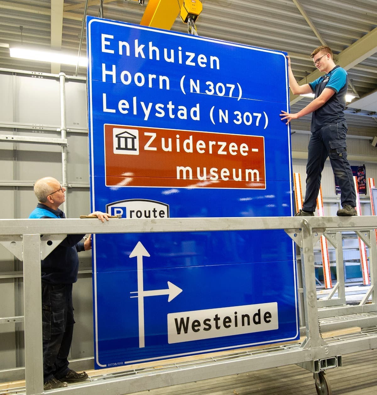 Brimos produces high-quality overhead guide signs with ease using the TrafficJet™ Pro