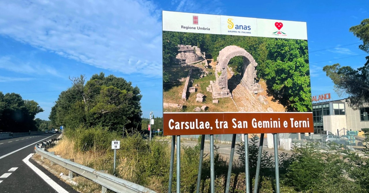 Helping Tourists Navigate Italy with Vibrant, Full-Color Reflective Signs