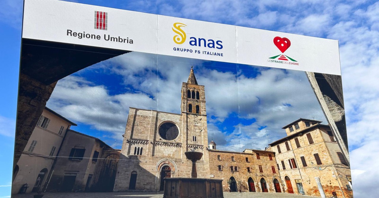 Helping Tourists Navigate Italy with Vibrant, Full-Color Reflective Signs