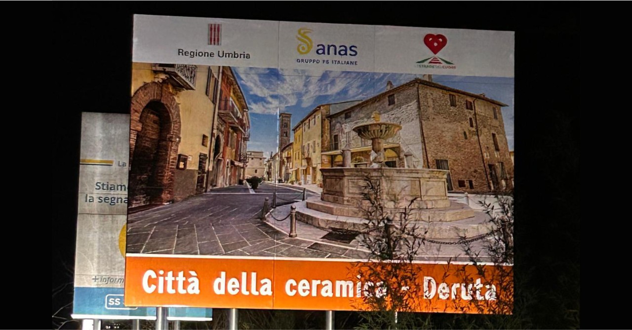 Helping Tourists Navigate Italy with Vibrant, Full-Color Reflective Signs